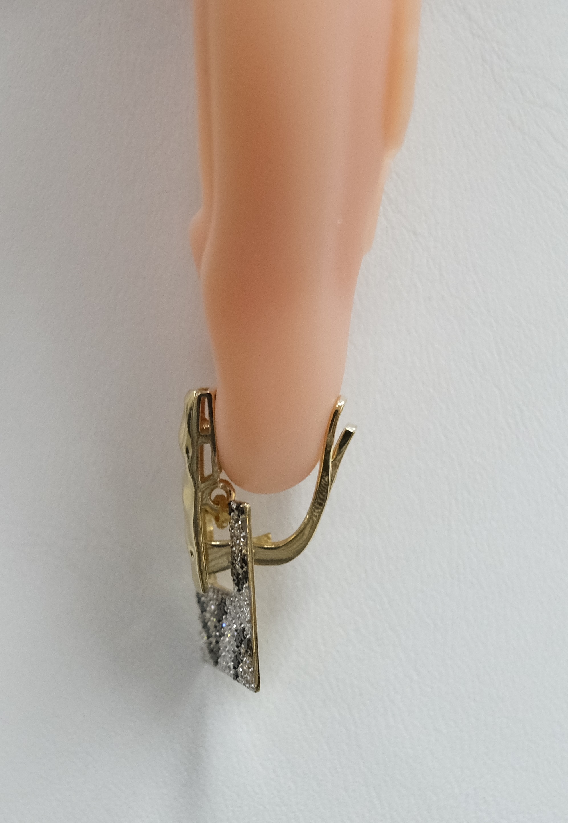 Серьги из желтого золота с бриллиантами